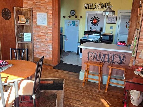 5th image of 1131 Township Road 825e