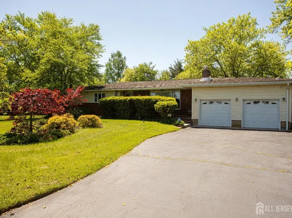 282 Bridgepoint Rd, Belle Mead, NJ 08502
