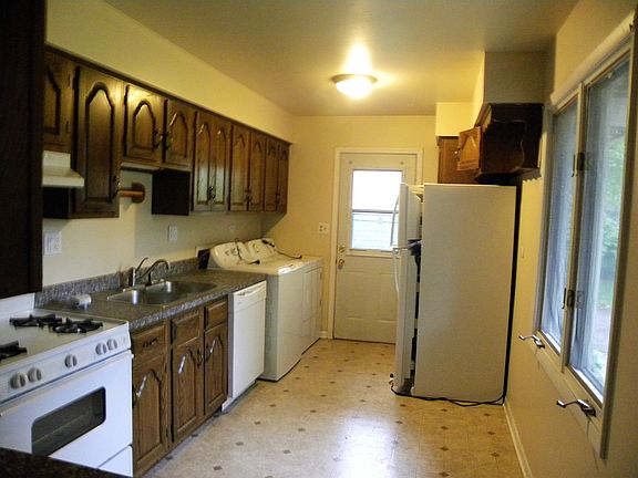3rd image of 73 Hickory Dr