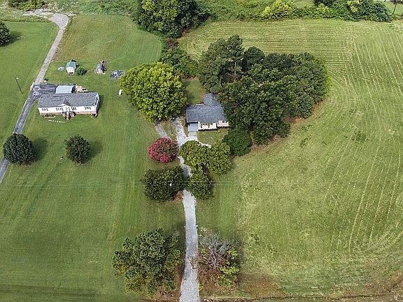 5th image of 1001 Springfield Rd