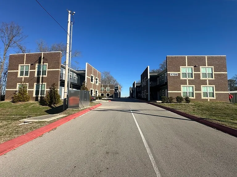 1700 Hampshire Pike #A1 — Photo 3