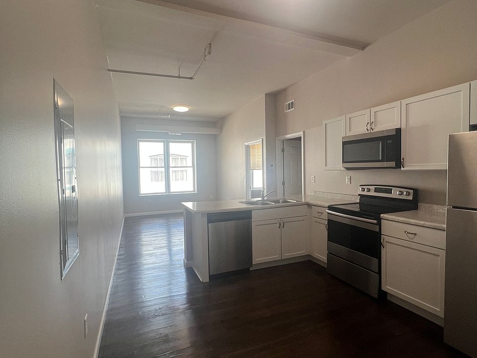 Entryway - Main Living
