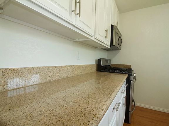 2nd image of 620 N Marengo Ave APT 5