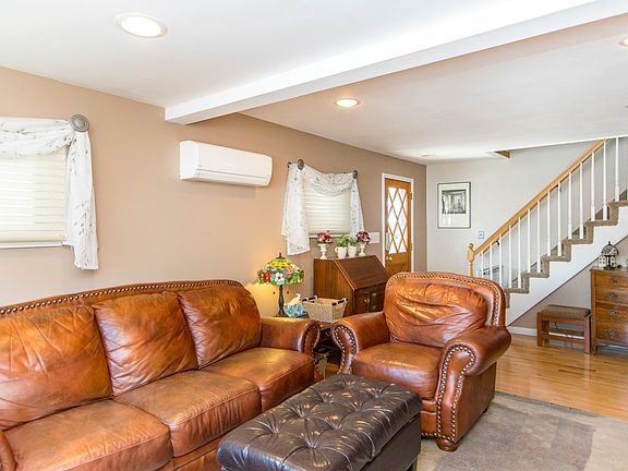 Living room 3