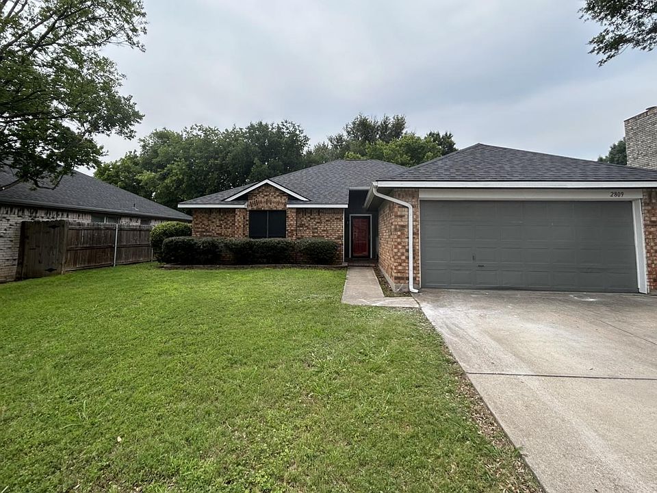1st image of 2809 White Oak Dr