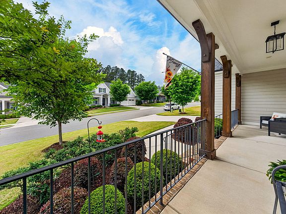 2nd image of 2114 Meadowcreek Dr