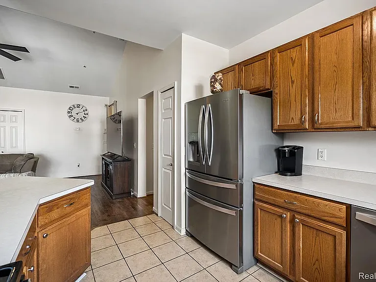 17200 Addington Dr — Photo 35