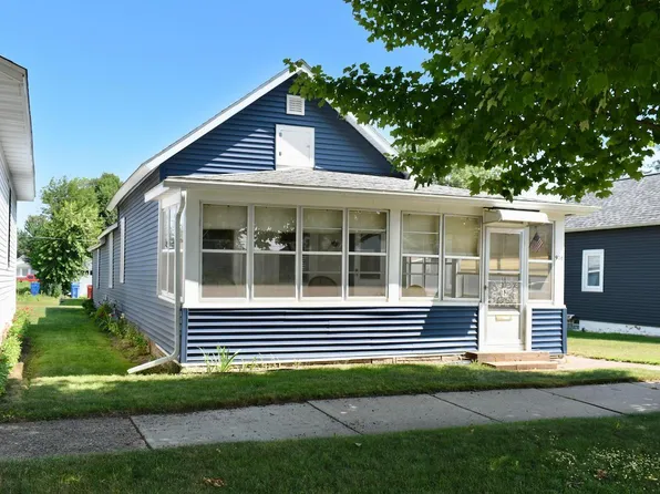 916 E 7th St, Winona, MN 55987