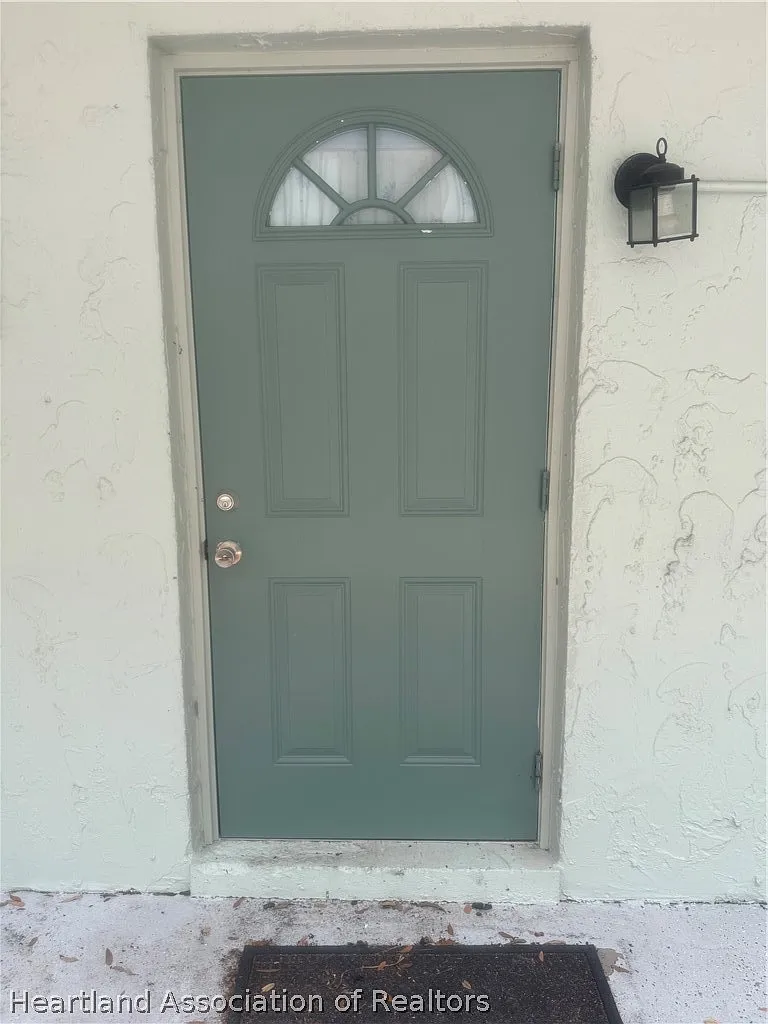 1 bed, 1.0 bath, 396 sqft, $850 — Photo 1