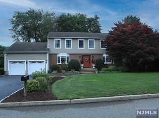 15 Halstead Way, Mahwah, NJ 07430