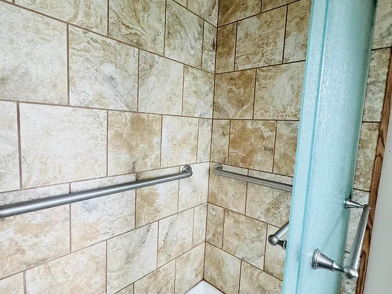 1510 E Harris Ave — Photo 24