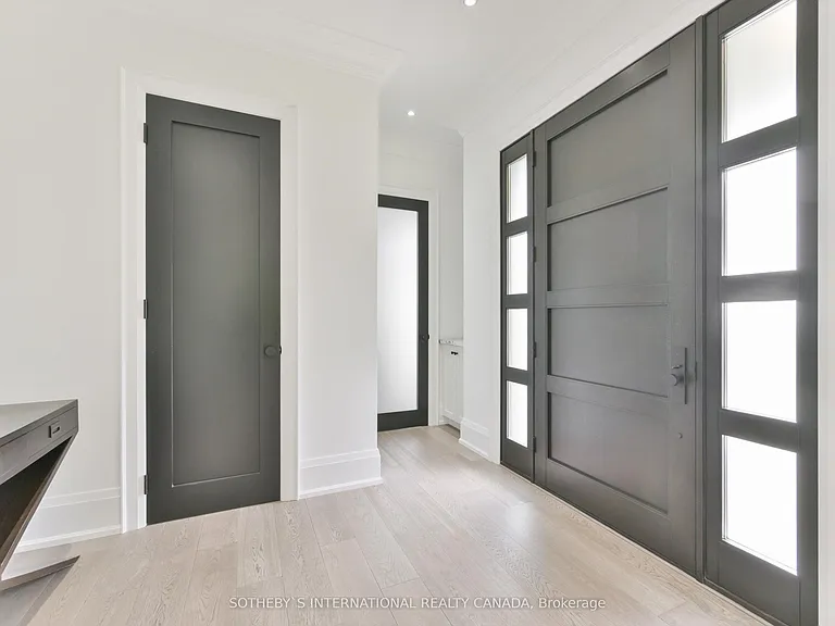 282 Upper Highland Cres — Photo 2