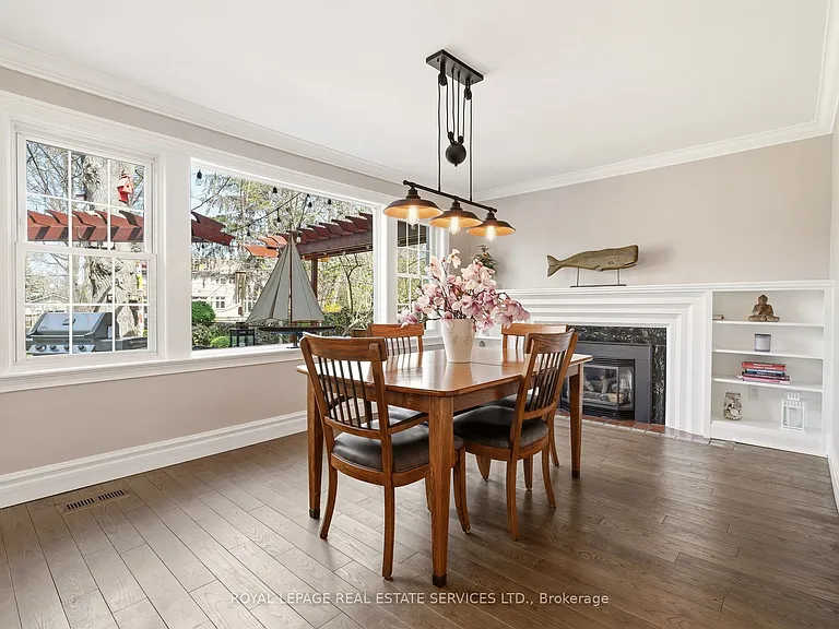 145 Suffolk Ave — Photo 8