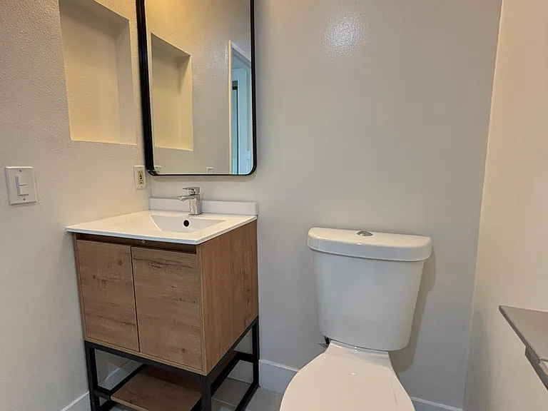 14689 Moon Crest Ln #C — Photo 21