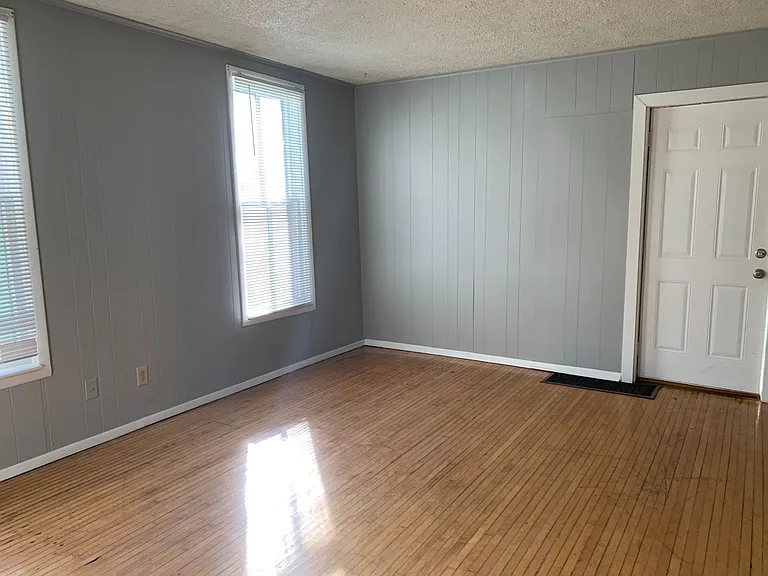 685 Magnolia Ave E — Photo 5