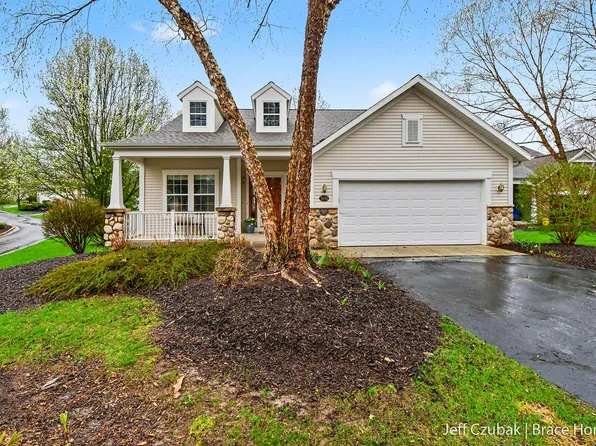3550 Mill Point Dr SE, Kentwood, MI 49512