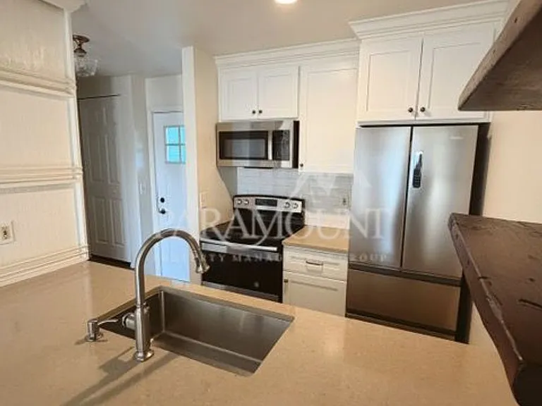155 Myreboe St NE #10-J — Photo 4