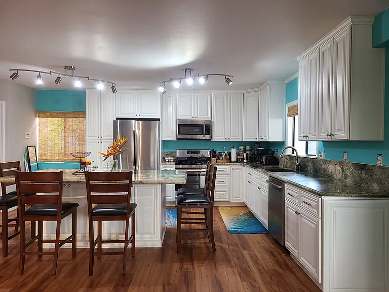 1052B Loring St — Photo 18