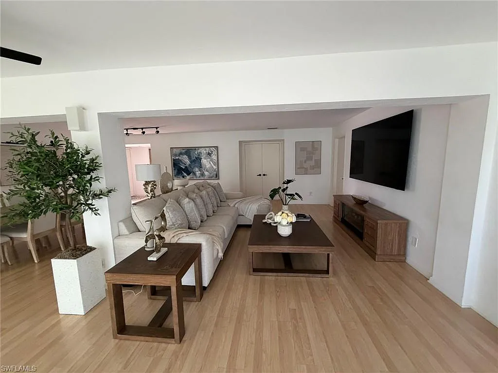 3 bed, 2.0 bath, 1585 sqft, $6,500 — Photo 4