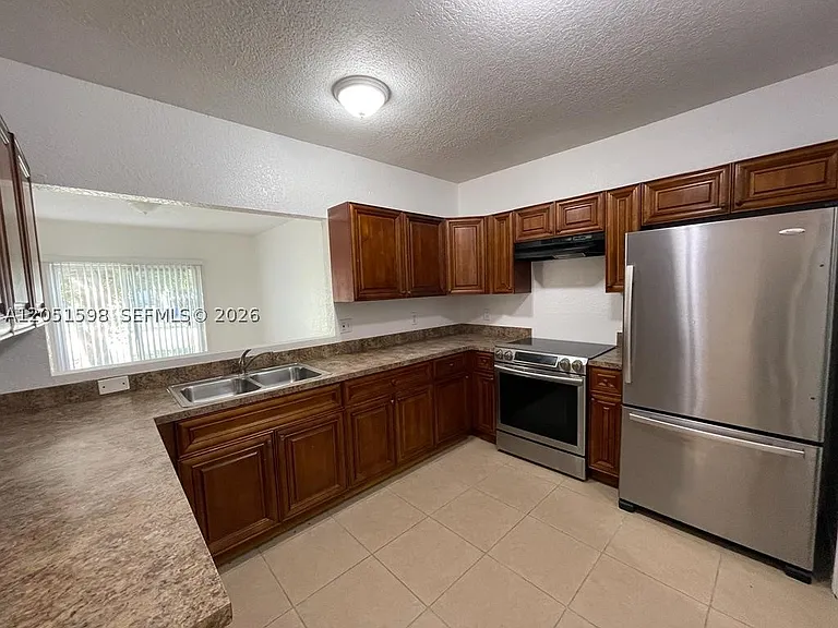 2730 NW 11th St — Photo 2
