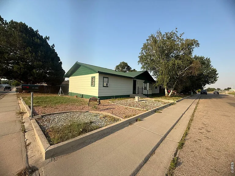 114 Linden Dr — Photo 32