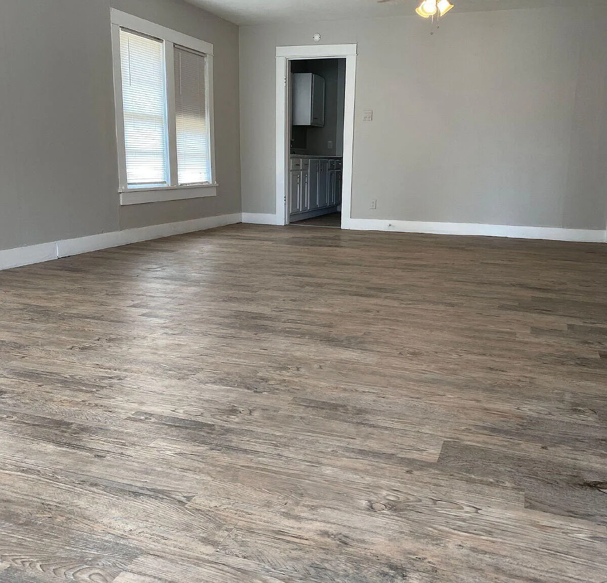 3 bed, 1.0 bath, 1271 sqft, $1,350 — Photo 4