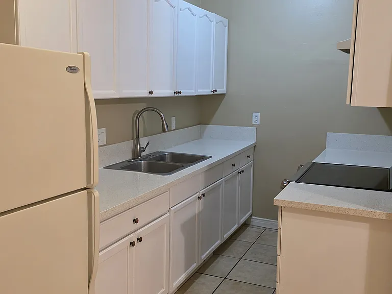 1420 Putnam Ave #8 — Photo 7