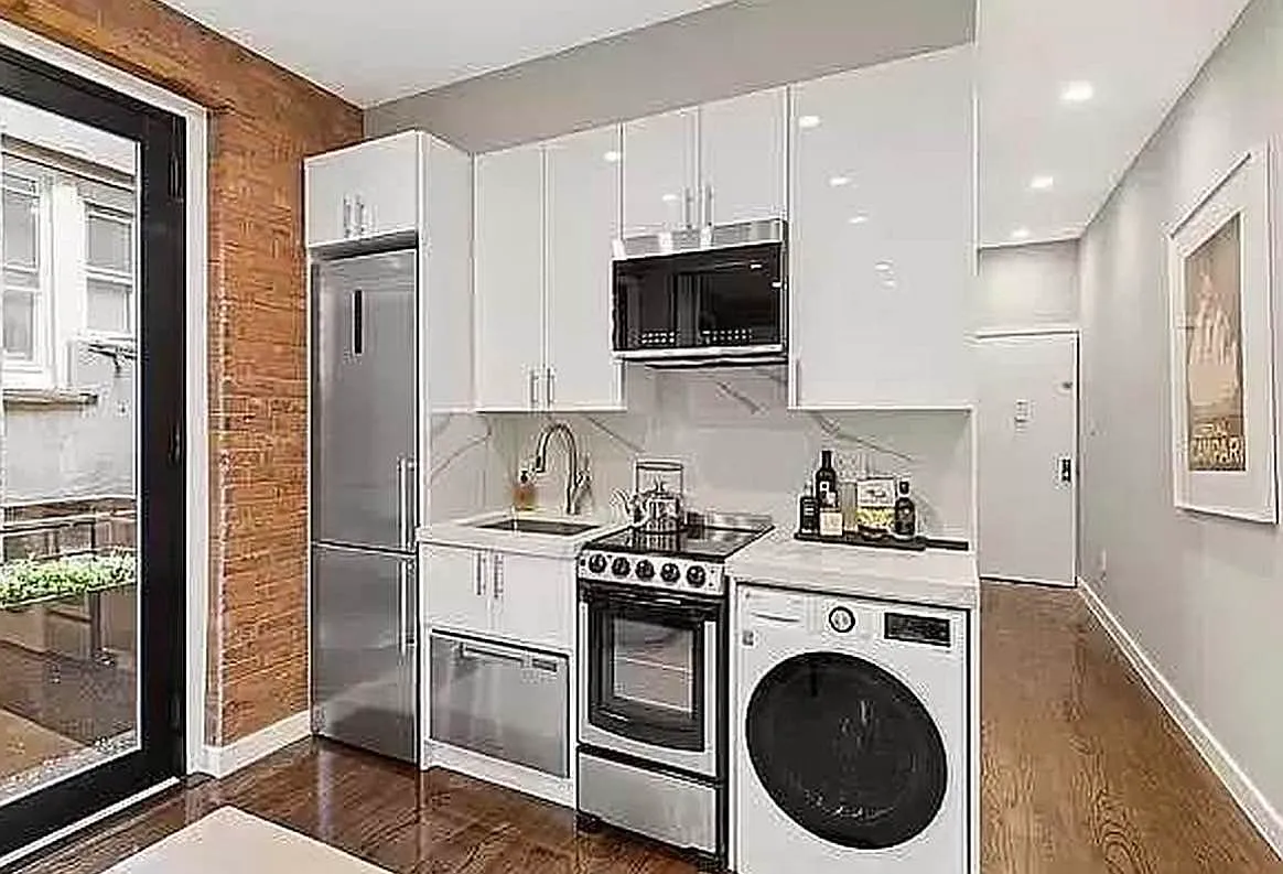 Building Photo - 110 E 1st St #4F