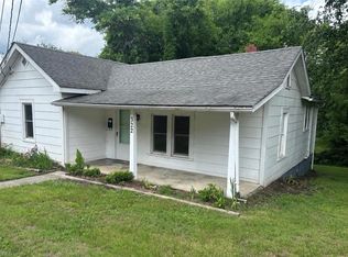 322 Hadley St, Mount Airy, NC 27030