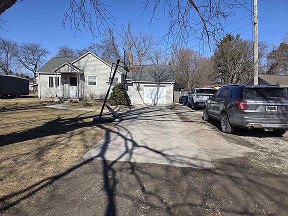 3rd image of 1708 W Ridge Rd