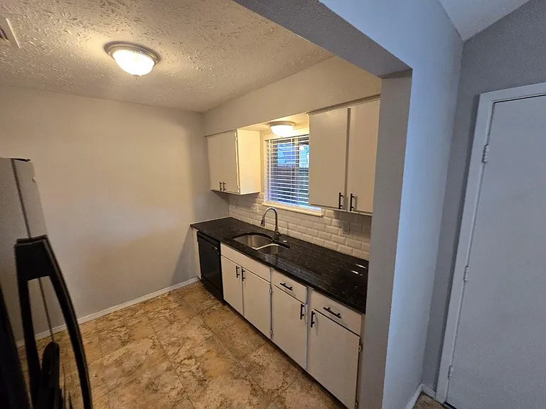 7026 Foxfield Ln — Photo 9