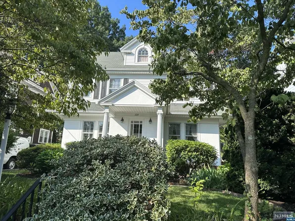 328 Westview Ave, Leonia, NJ 07605