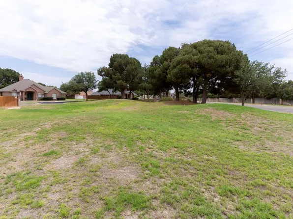 700 Meadowpark Dr, Midland, TX 79705