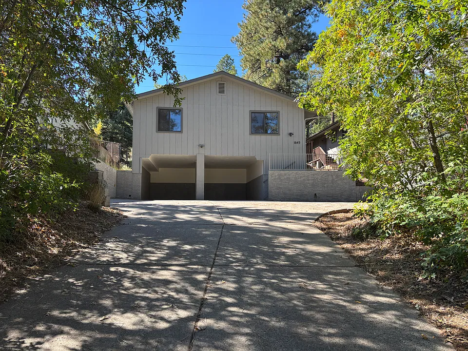 1645 E Mountain View Ave #2