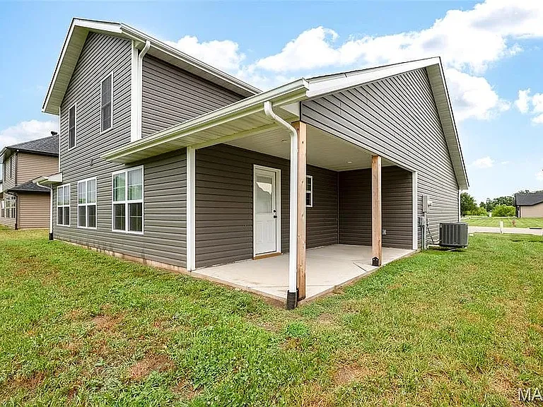 3605 Justine Dr — Photo 5