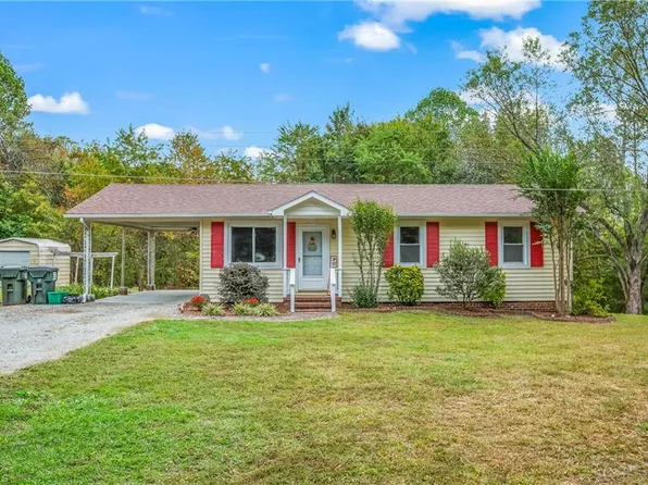 146 Lakeside Dr, Walnut Cove, NC 27052