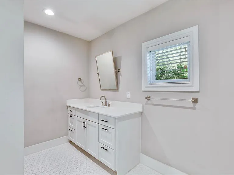6203 Cary Dr — Photo 24