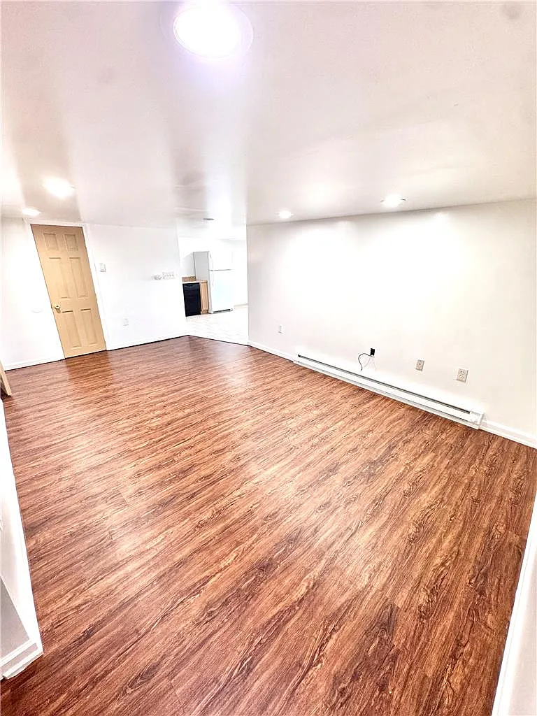 2 bed, 1.0 bath, 800 sqft, $1,375 — Photo 2