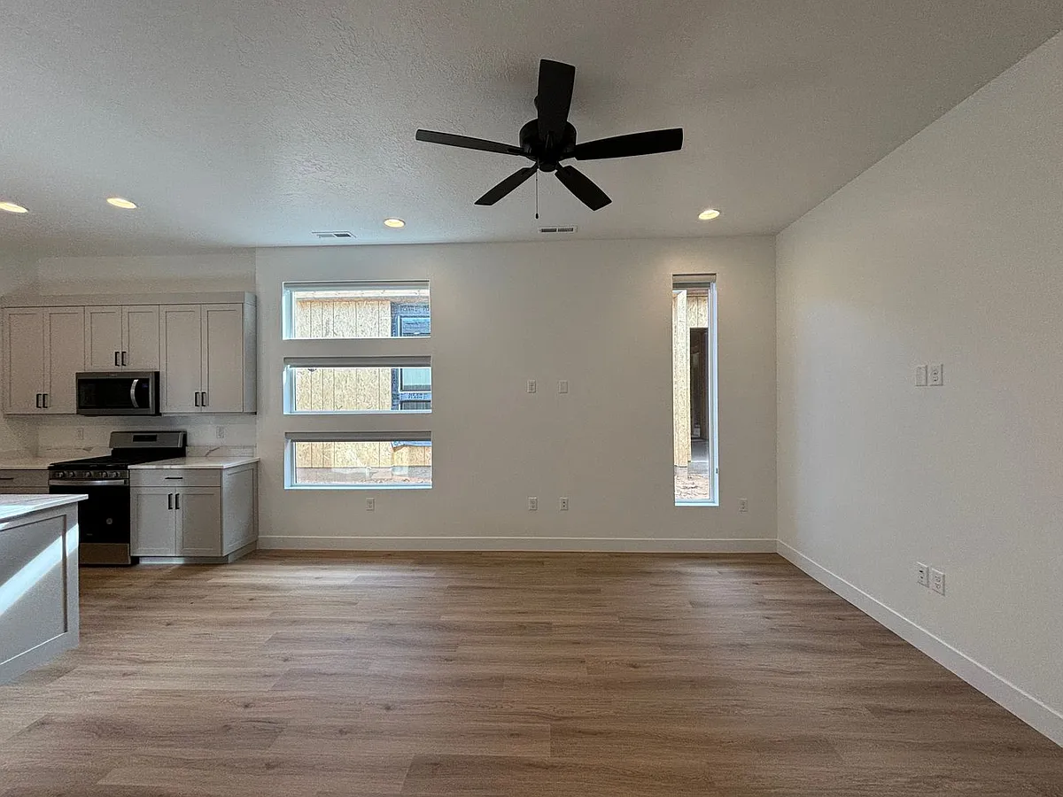 Building Photo - 2931 E Snowberry Dr