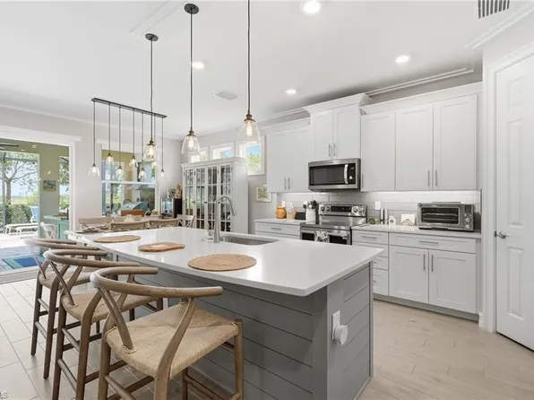 28113 Seasons Tide AVE, BONITA SPRINGS, FL 34135