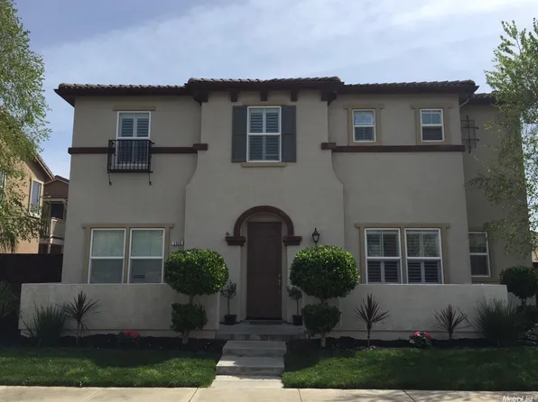 2555 Morgan St, Oakdale, CA 95361