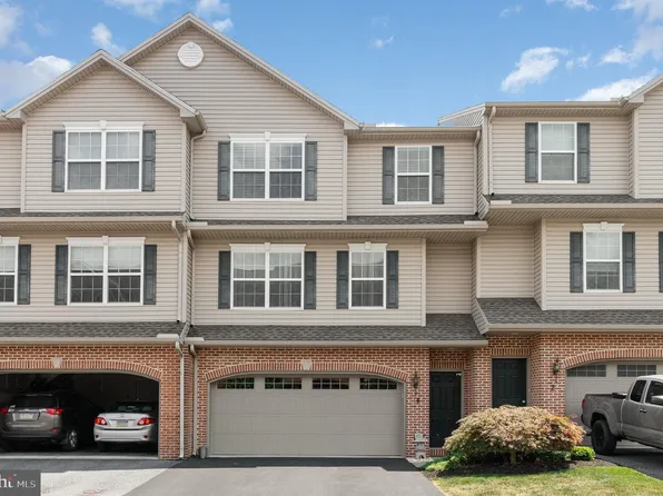 4 Vista Cir, Lemoyne, PA 17043
