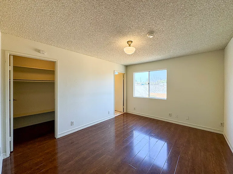 4554 Russell Ave #2 — Photo 13