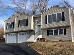 15 Birch Rd, Cumberland, RI 02864