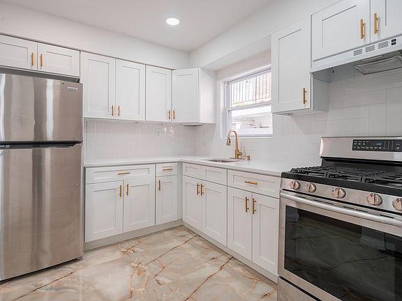 4th image of 9047 Palisade Ave