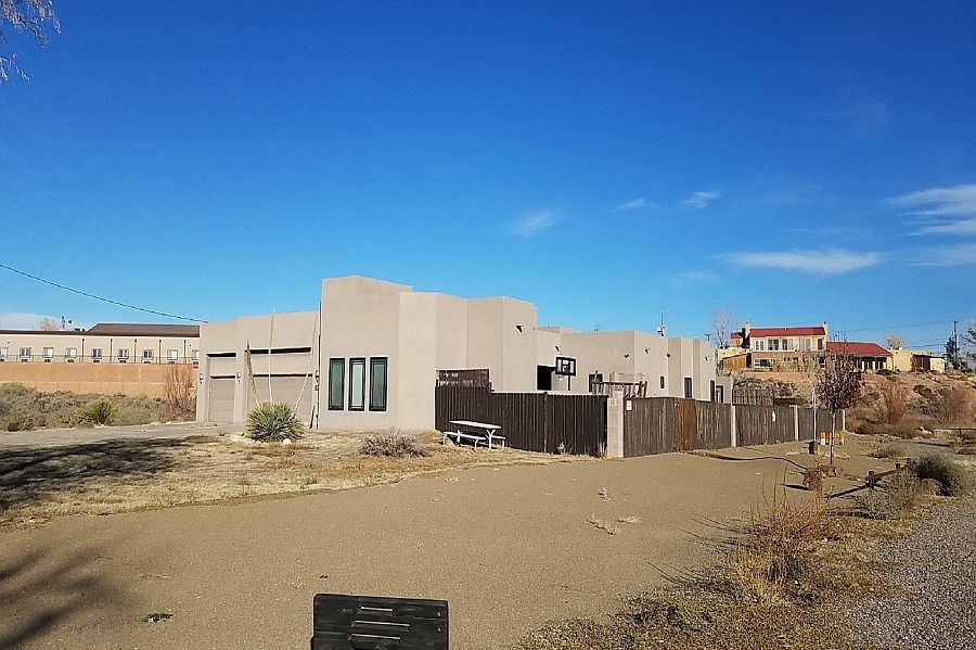2nd image of 820 Sandoval Ln