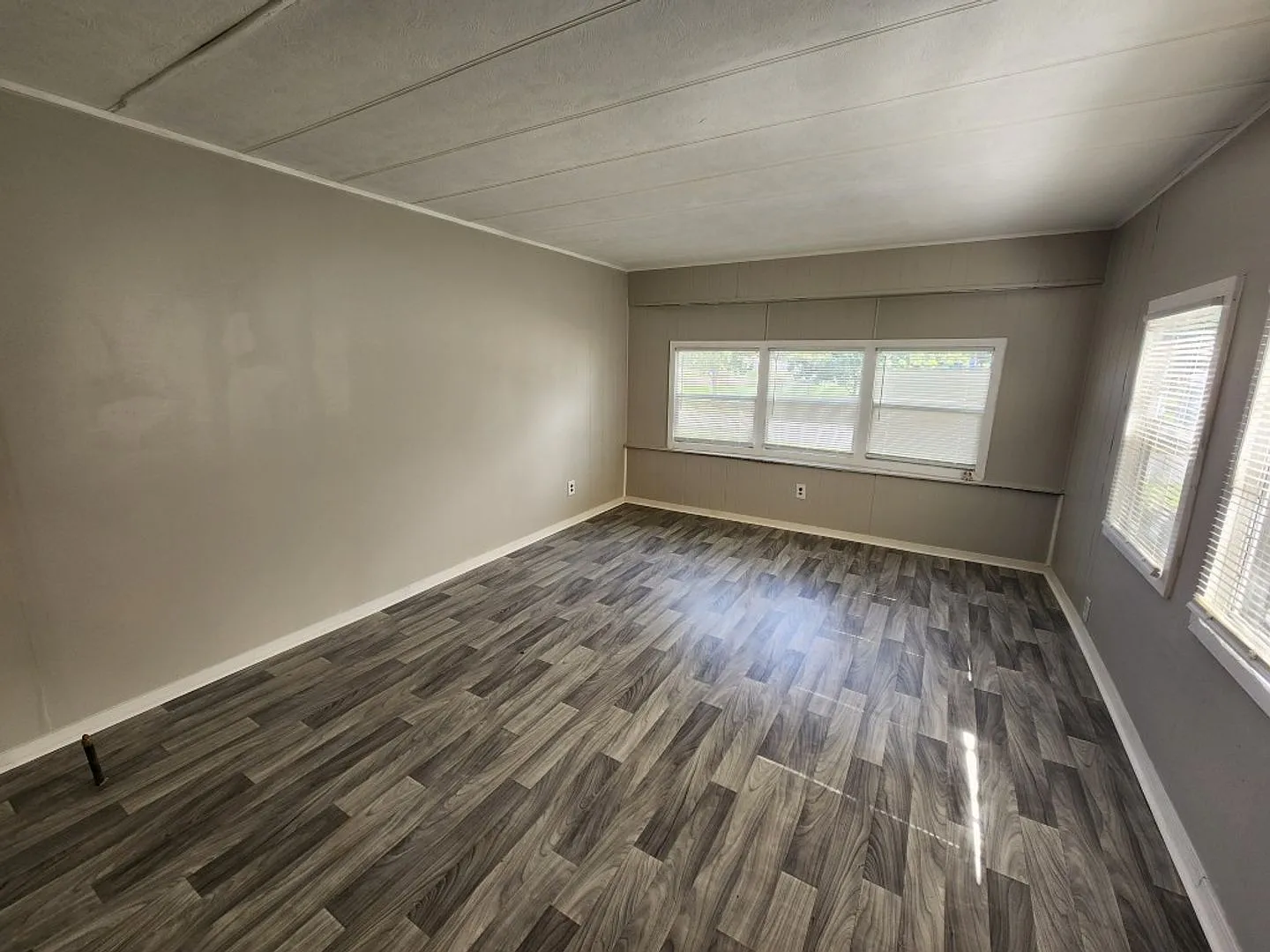 Welcome home to 14803 Bakers Lane Little Rock for rent - ** Move in Special - Zero Deposit Option... — Photo 2
