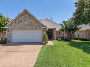 2806 Hollypoint Ct, Arlington, TX 76015