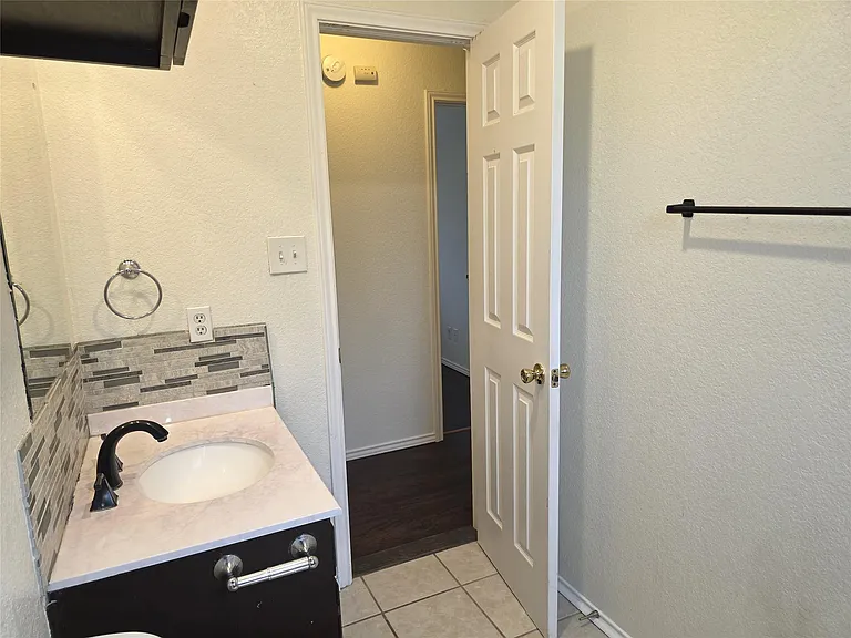 1600 Hollow Tree Blvd — Photo 30