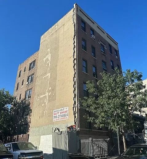 2nd image of 1050 Lowell St APT A